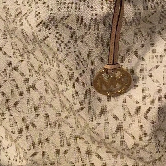 Michael Kors purse - Picture 2 of 4